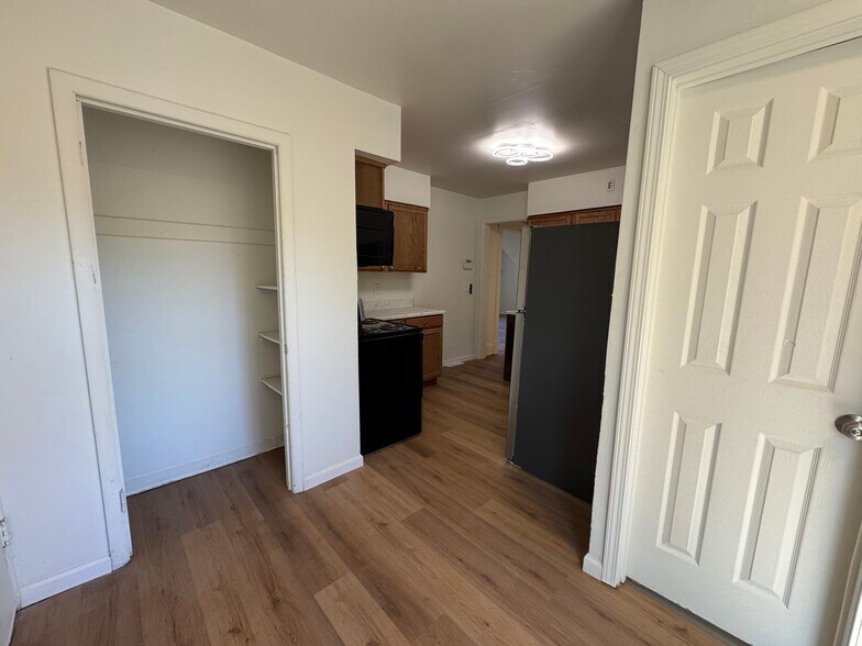 Building Photo - 8801 E Independence Ave