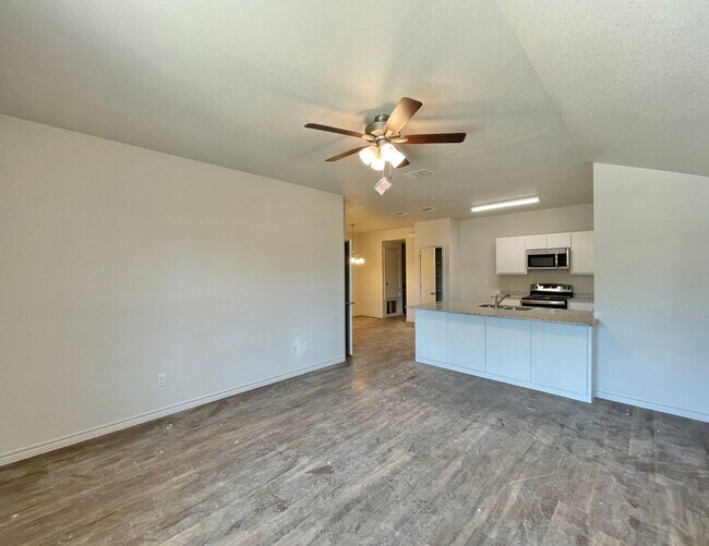 Building Photo - 1712 Clovis Dr