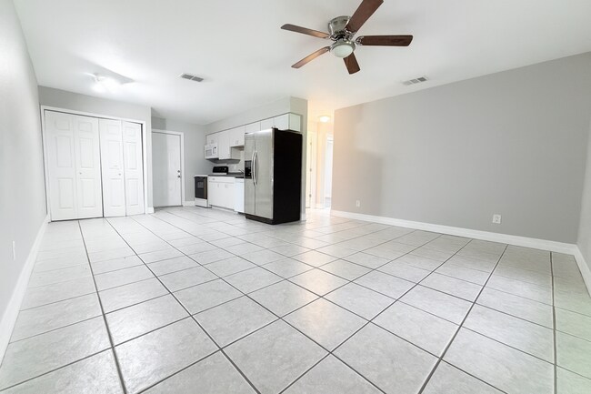 Building Photo - 5476/5478 Ave C