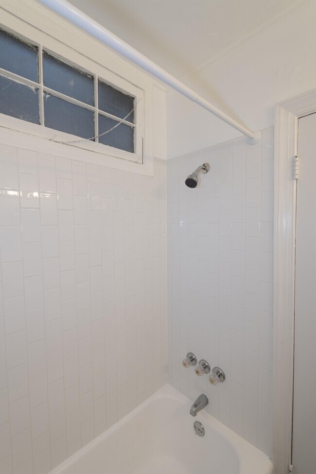 Building Photo - 3217 Dubois Pl SE