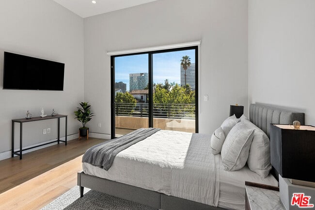 Building Photo - 6347 Maryland Dr