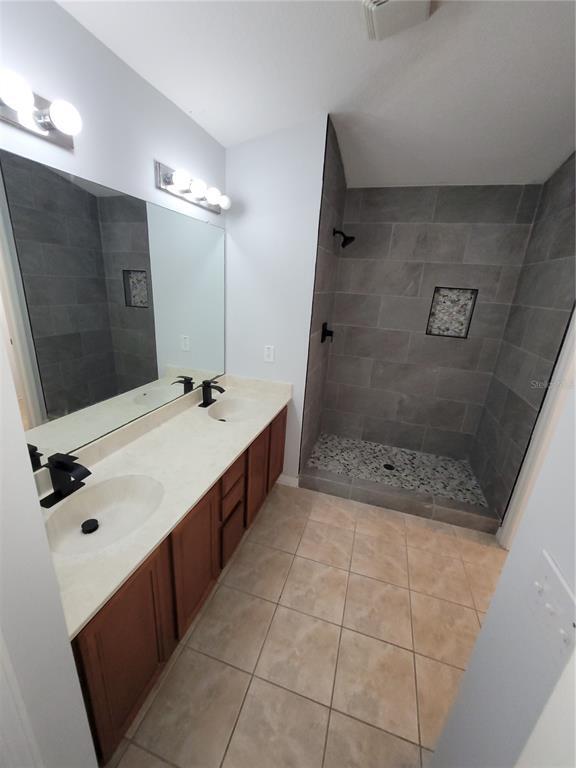 Building Photo - 18405 Kentisbury Ct