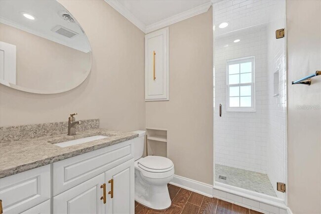 Building Photo - 2328 Woodbine Ave