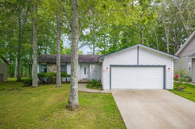 Primary Photo - Spacious rental in desirable neighborhood ...