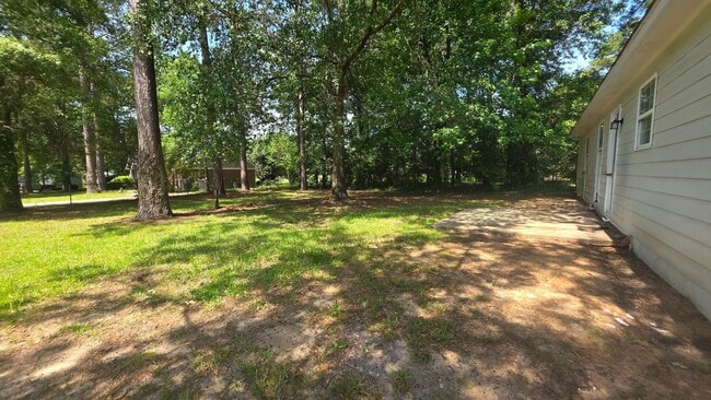 Building Photo - Check out this recently renovated home!