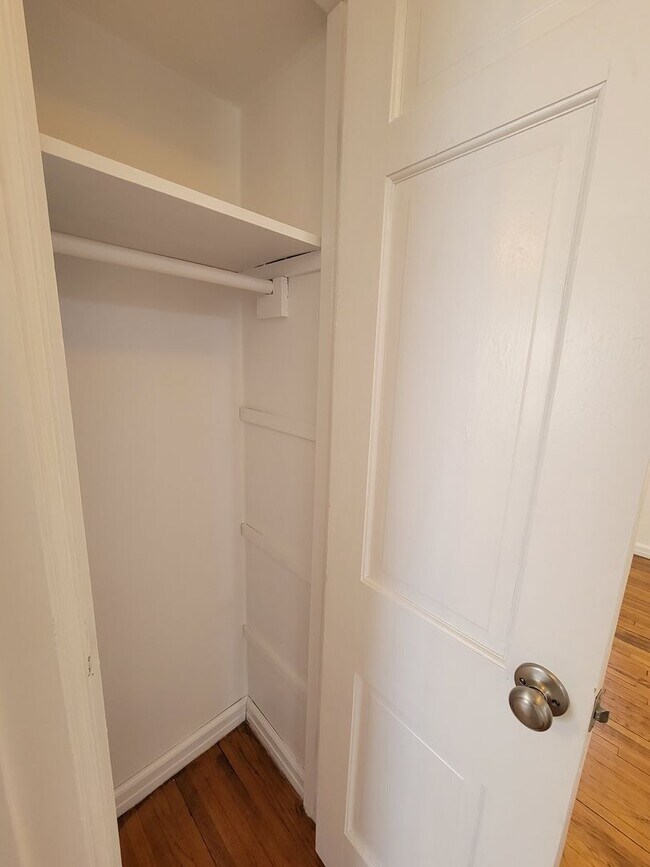 Building Photo - 3 Bed 2 Bath House