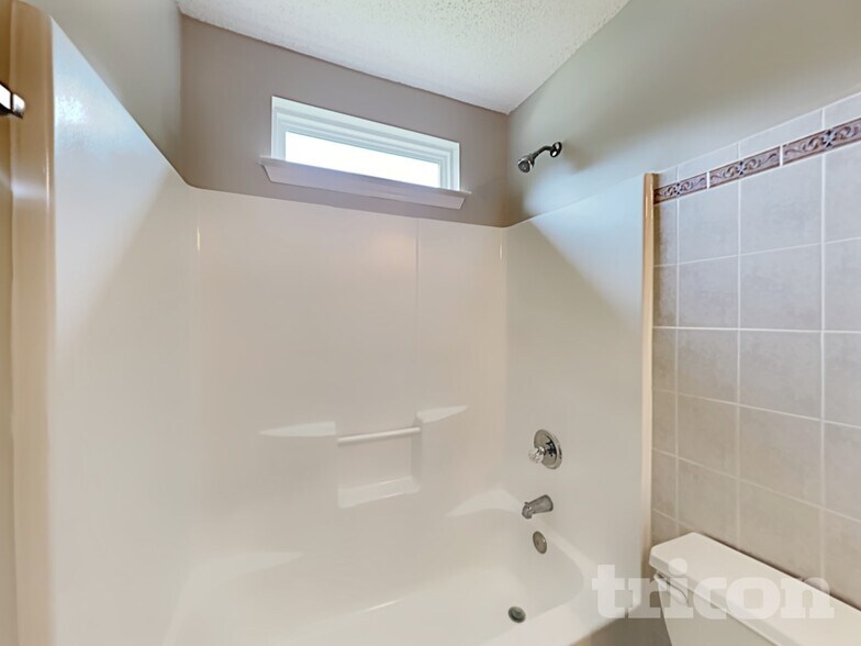 Building Photo - 1026 Summit Hills Dr