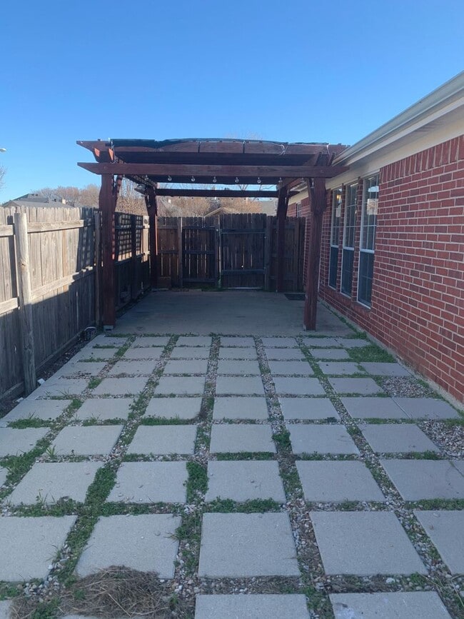 Building Photo - 2705 Jennie Wells Dr