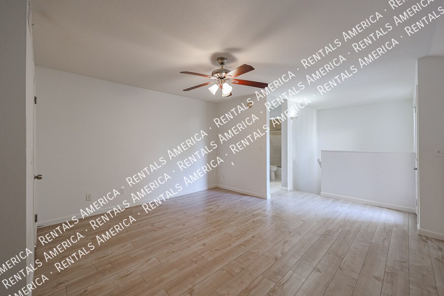 Building Photo - 4850 E Desert Cove Ave
