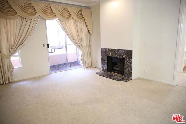 Building Photo - 4830 Elmwood Ave