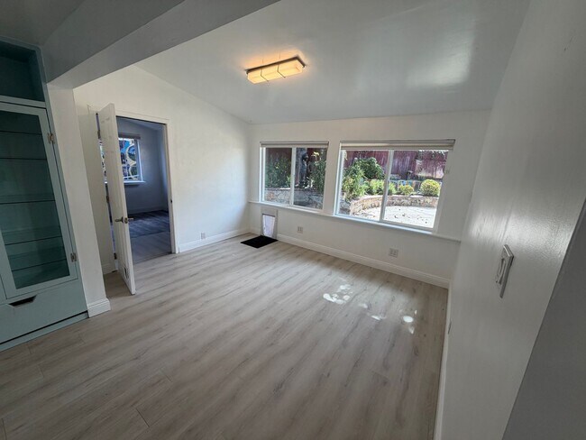 Building Photo - 7210 Zelinda Dr