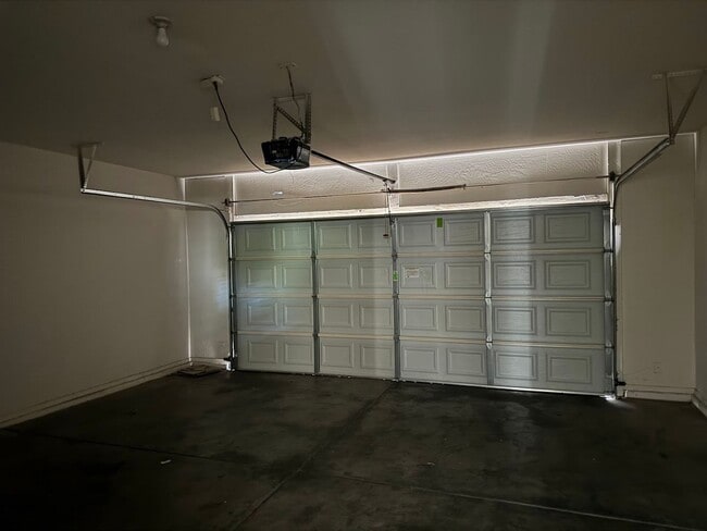 Building Photo - Beautiful Home for Rent in Tolleson!