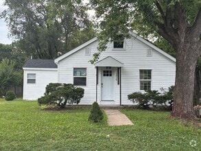 Building Photo - Fabulous 2 Bedroom 1.5 Bathroom House