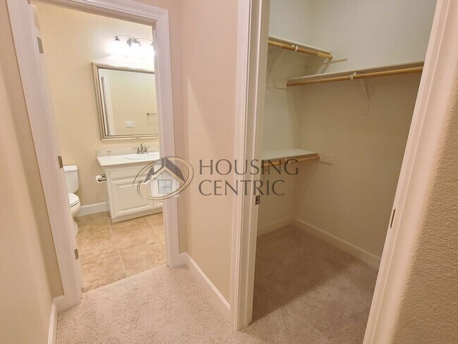 Building Photo - Stunning Single Story Rental in Guard Gate...