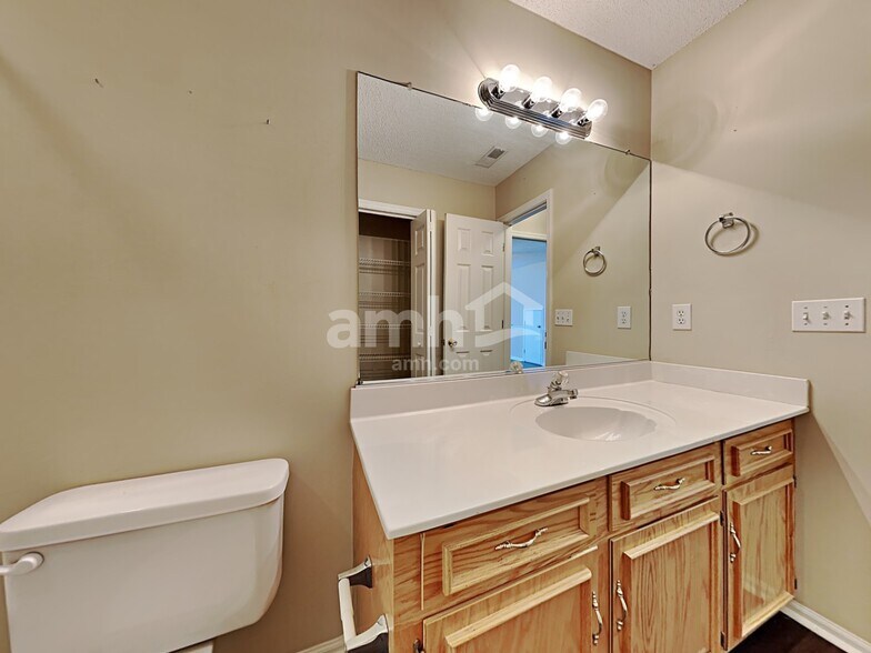 Building Photo - 110 Holbrook Ln