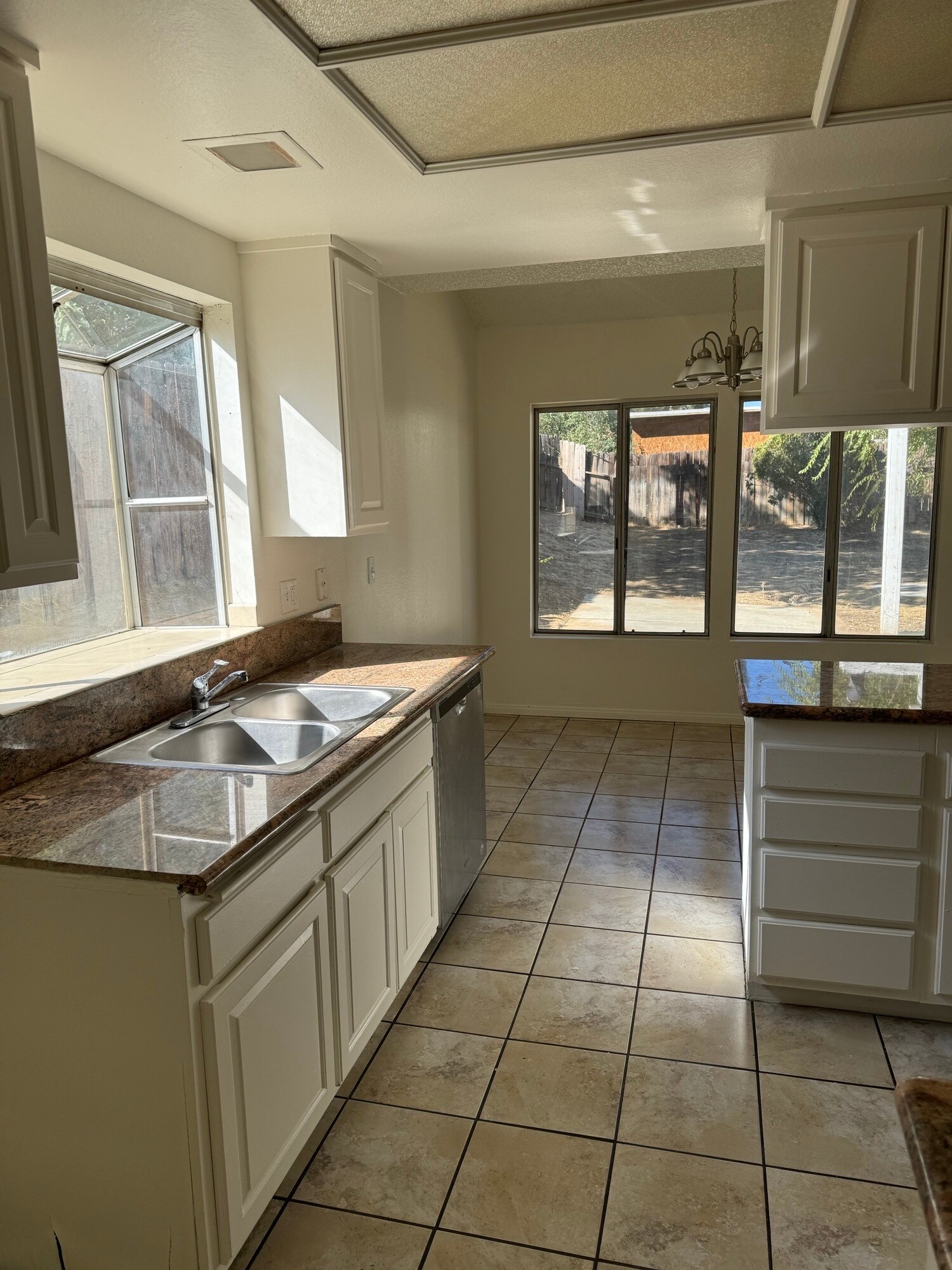 Building Photo - 37413 Norwich Dr