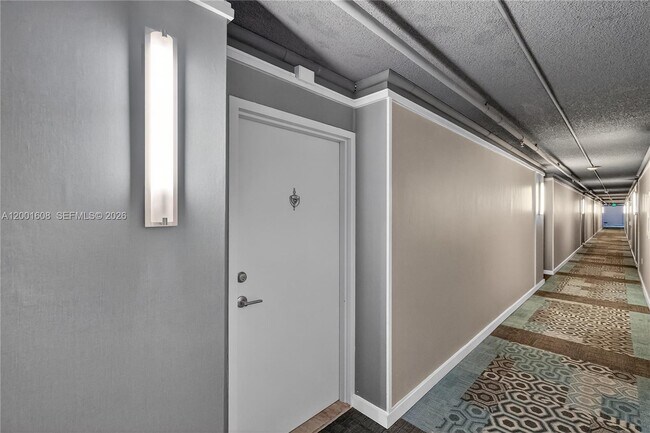 Building Photo - 600 NE 36th St