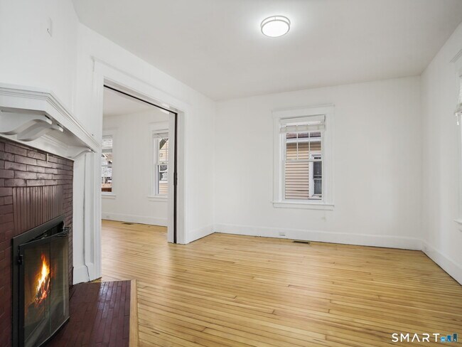 Building Photo - 27 5th St