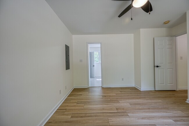 Building Photo - 2416 Horseshoe Bend Dr
