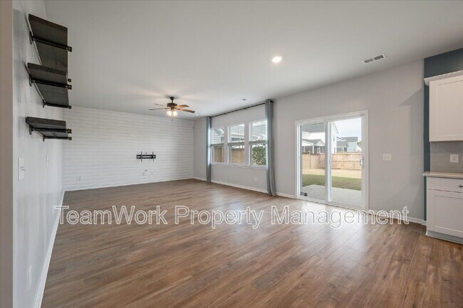 Building Photo - 208 Evergreen Ave