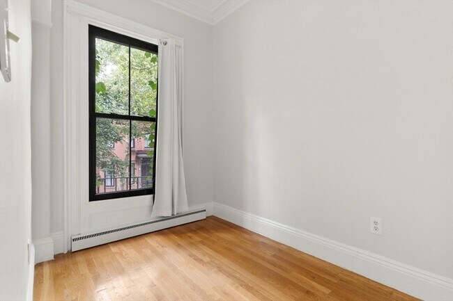 Building Photo - 182 W Brookline St