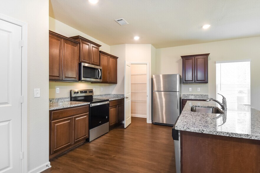 Building Photo - 132 Innis Brk Cir