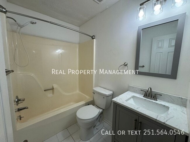 Building Photo - 2808 Westmoor Ct