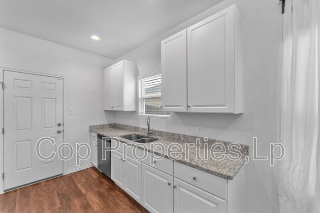 Building Photo - 7127 Mesa Cliffs
