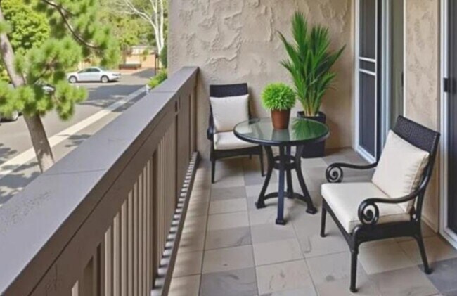 Building Photo - LOVELY 1 BR/1BA FASHION VALLEY CONDO-$2450/MO $200 move in credit