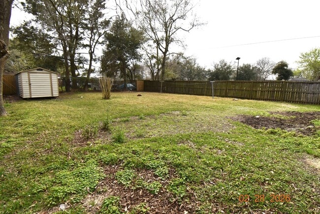 Building Photo - 623 Honeysuckle Dr