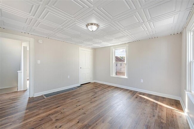 Building Photo - 212 Penn St