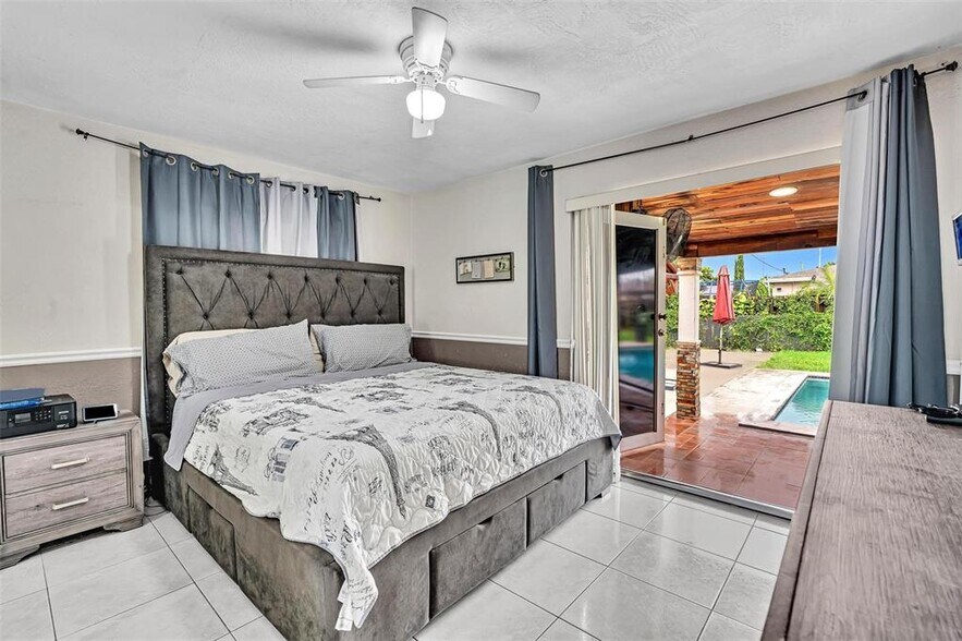 Building Photo - 6960 SW 15th St