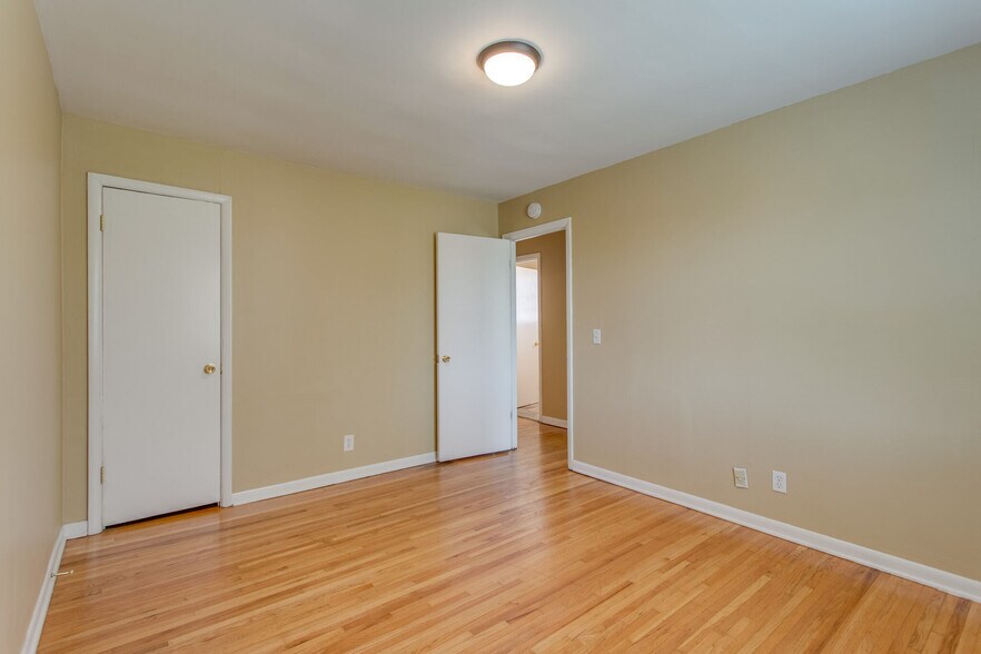 Building Photo - 637 Lischey Ave