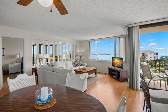 Building Photo - 6219 Palma Del Mar Blvd S