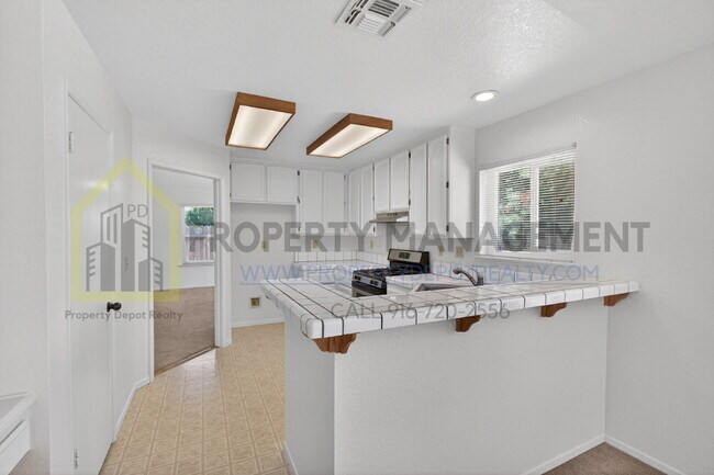 Building Photo - Spacious 3-Bedroom Retreat with 2.5 Baths in Prime Elk Grove Location