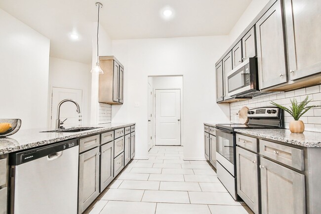 Building Photo - PRE-LEASING FOR A JULY MOVE-IN!! Great 2 Bedroom, 2 Bath Townhouse in Escondido - Frenship ISD