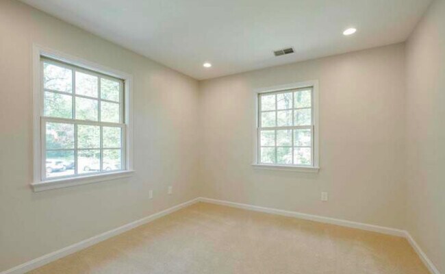 Building Photo - 3436A Holly Rd