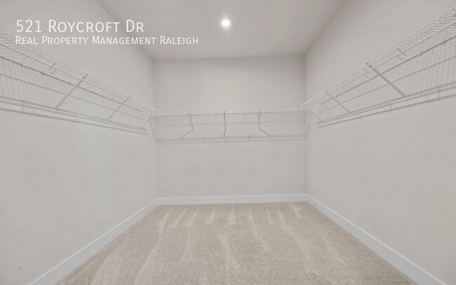 Building Photo - 521 Roycroft Dr