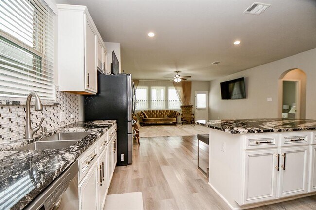 Building Photo - 2707 Dry Creek Dr