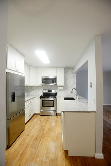 Kitchen - 1895 Alpine Ave