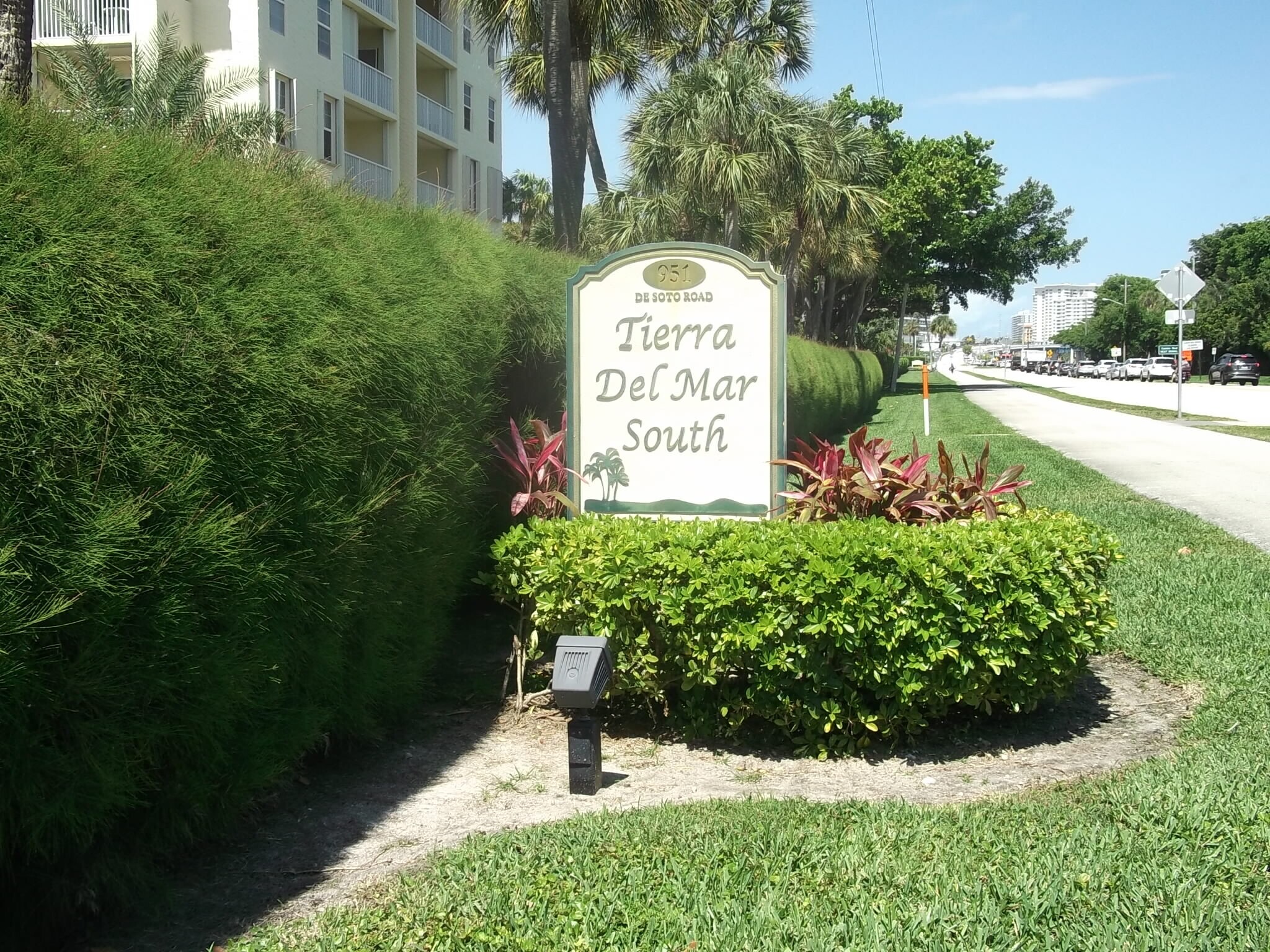 Building Photo - 951 De Soto Rd