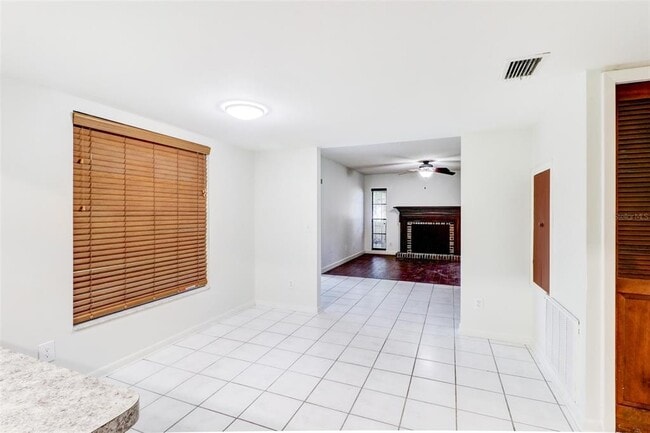 Building Photo - 16107 Country Crossing Dr