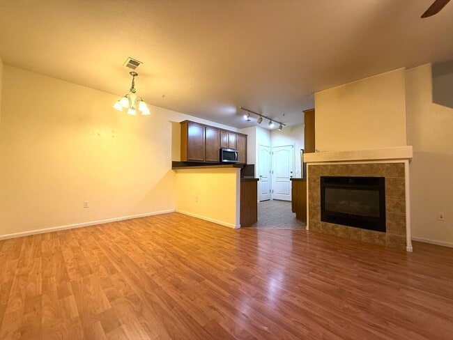 Building Photo - 2 bed/2.5 bath Townhome in Central Arvada ...