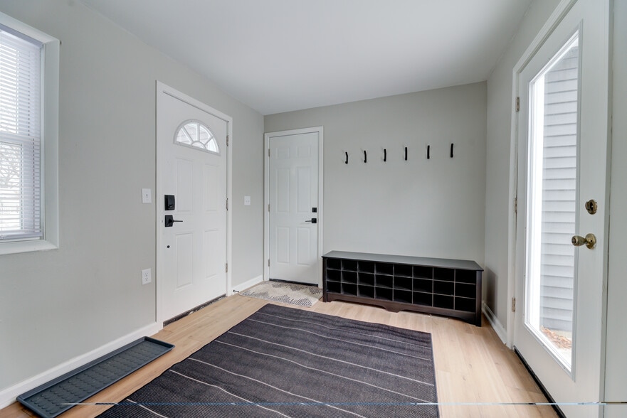 Building Photo - 834 Oregon St