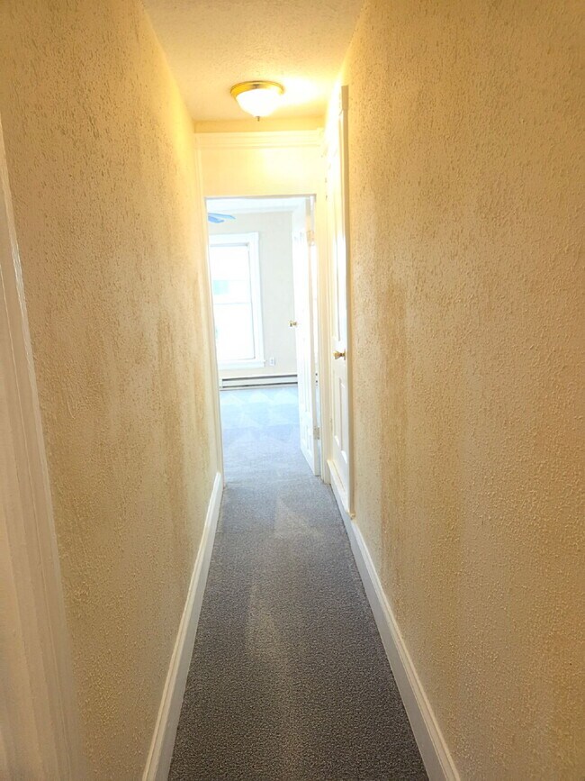 Building Photo - "Charming 3-Bed Sanctuary in Lebanon – Your Cozy Haven Awaits!"