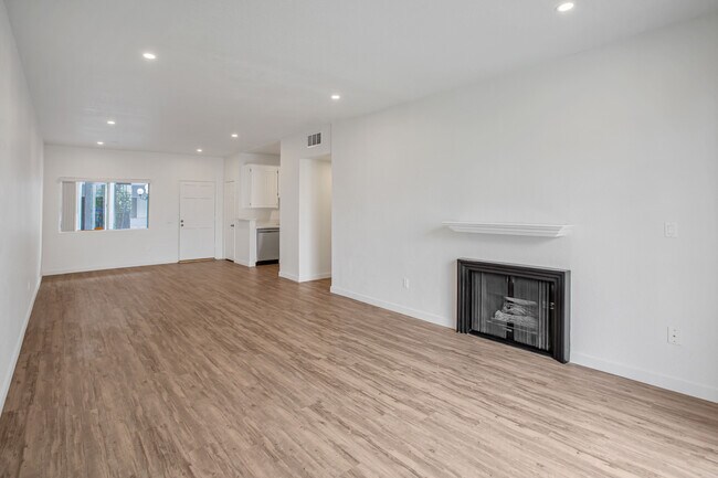 Building Photo - 10823 Hortense St