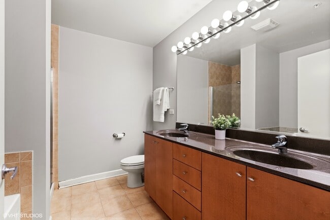 Building Photo - 451 W Huron St