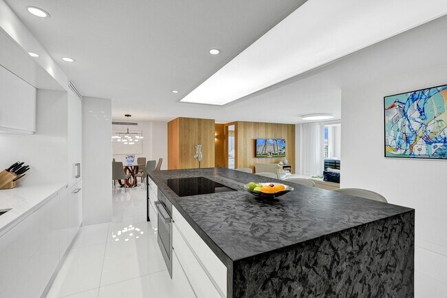 Building Photo - 3606 S Ocean Blvd