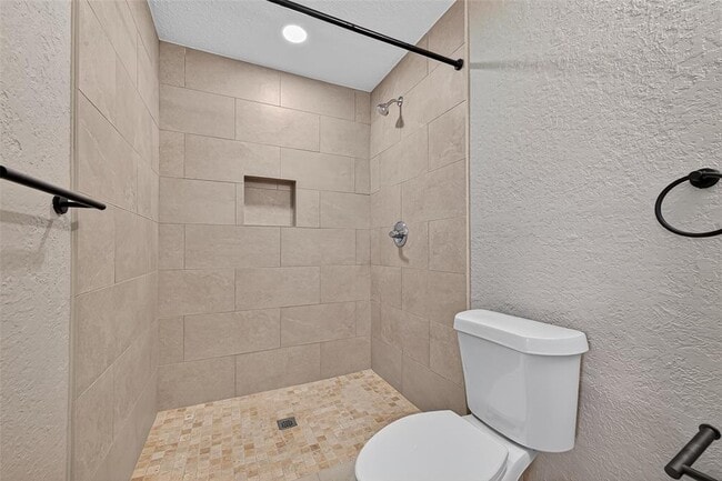 Building Photo - 17518 Autumn Hills Dr