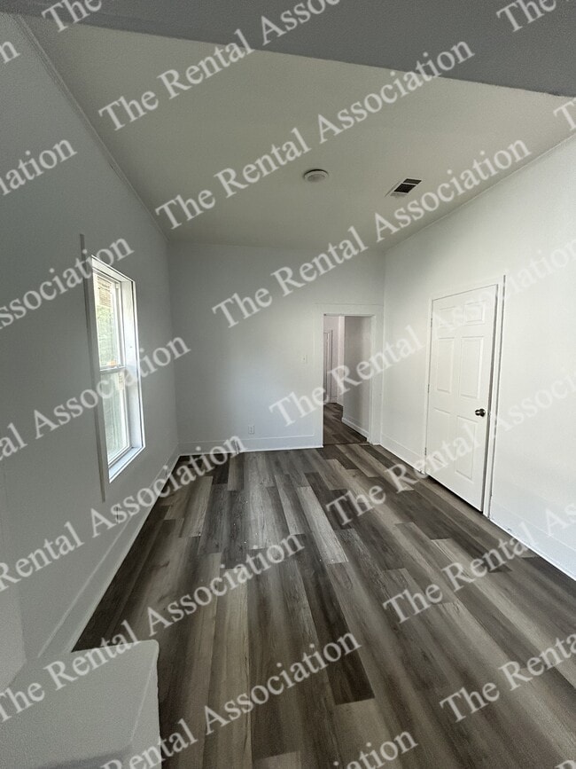 Building Photo - 1903 S Grand St